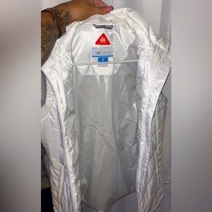 Womens white Columbia vest jacket size small with thermal heat protection lining